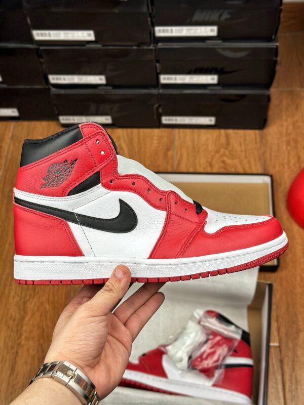 Air Jordan 1 Retro High OG Chicago 2015