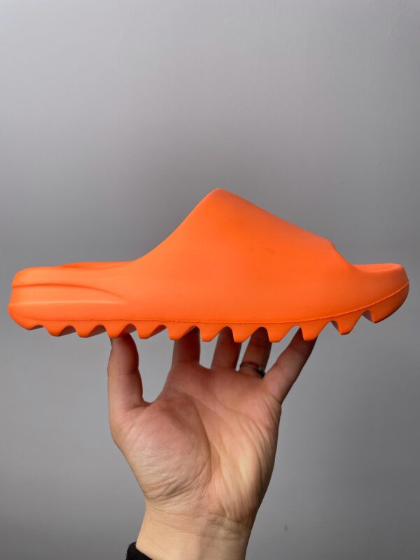 Yeezy SLIDE Enflame Orange