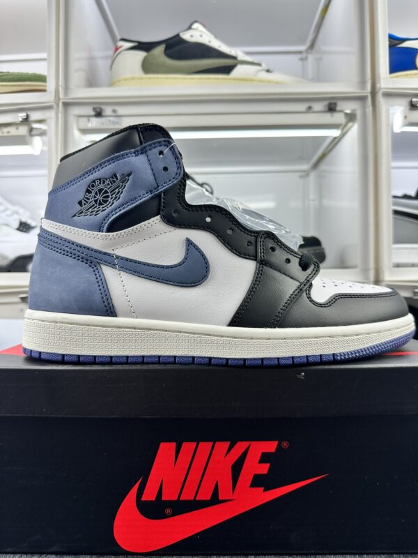 Air Jordan 1 Retro High Blue Moon