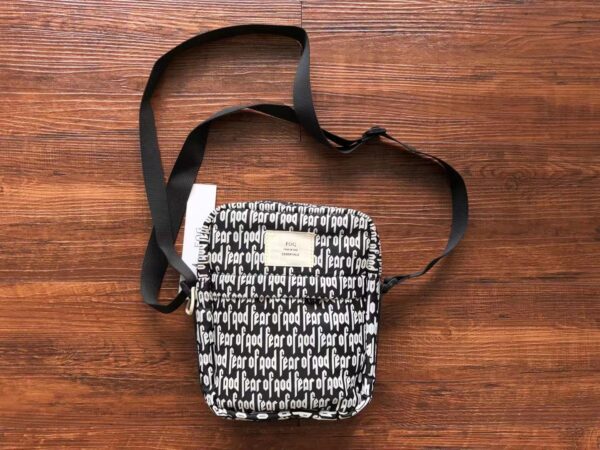 ESSENTIALS FOG Cross bag
