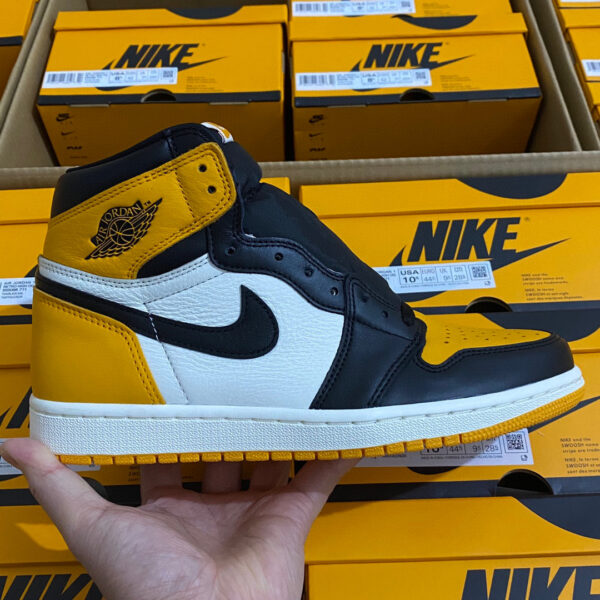 Air Jordan 1 Retro High Taxi