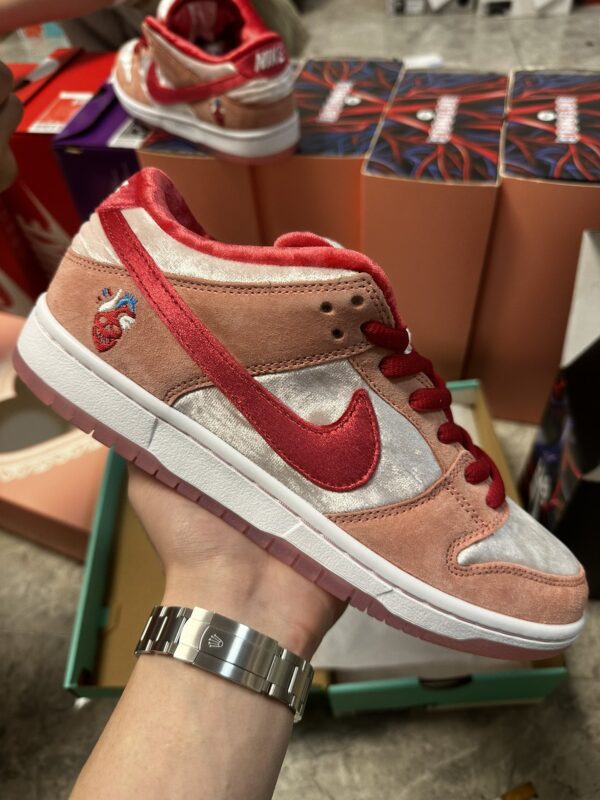Nike Dunk Low Retro StrangeLove Skateboards