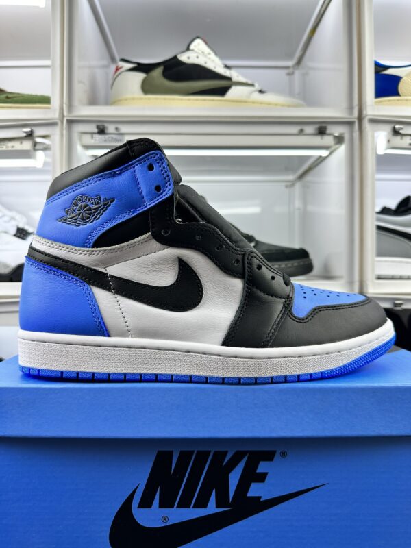 Air Jordan 1 Retro High University Blue OG