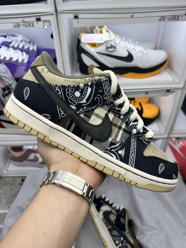 Nike Dunk Low Retro Travis Scott